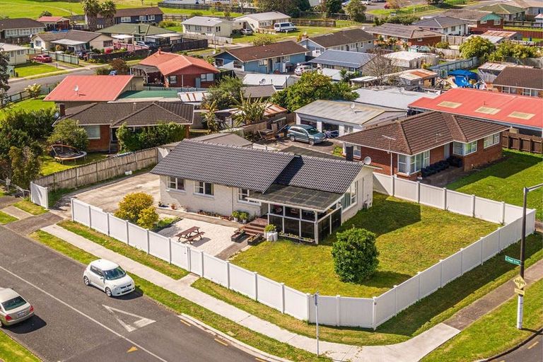 Photo of property in 54 Bader Drive, Mangere, Auckland, 2022