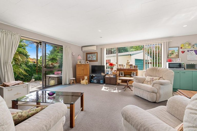 Photo of property in 2b Wyndham Road, Hannahs Bay, Rotorua, 3010