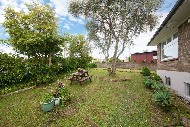 Photo of property in 91 Waimumu Road, Massey, Auckland, 0614