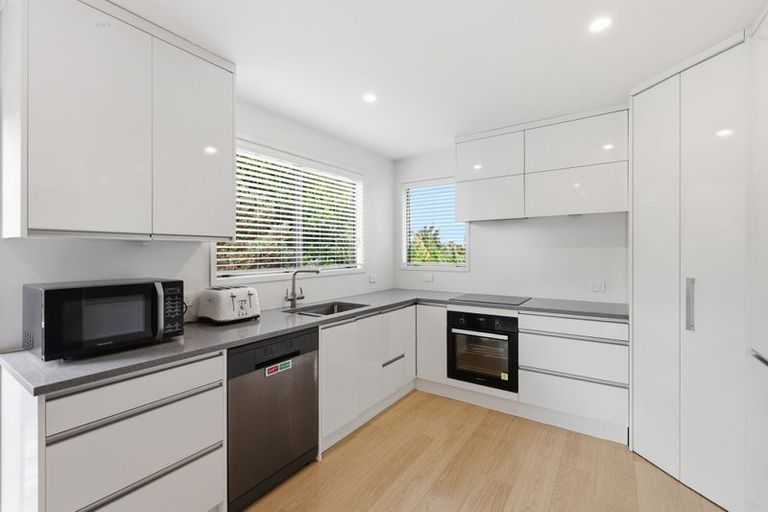 Photo of property in 142 Weatherly Road, Torbay, Auckland, 0630