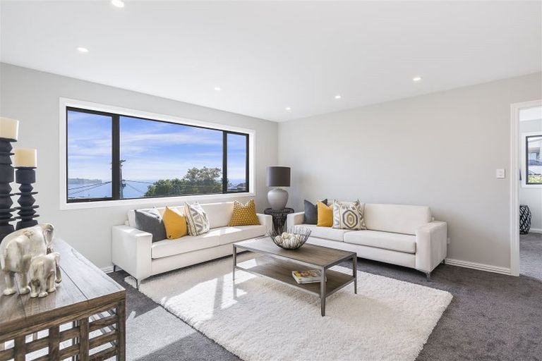 Photo of property in 25 Rothesay Bay Road, Rothesay Bay, Auckland, 0630