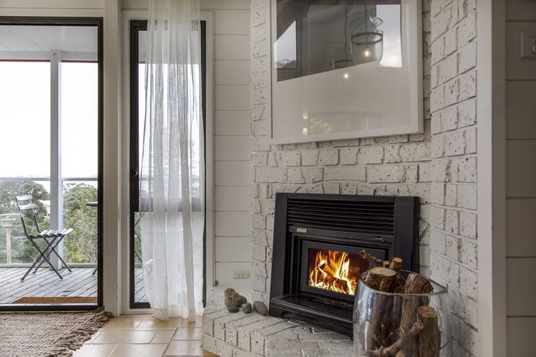 Photo of property in 47 Grand View Road, Leigh, 0985