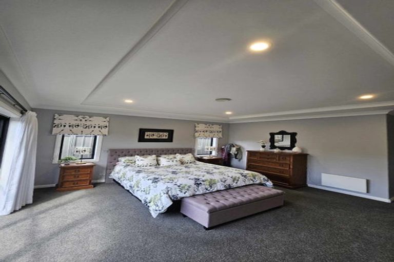 Photo of property in 39 Heynes Place, Clive, 4102