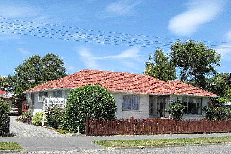 Photo of property in 6 Penwood Street, Russley, Christchurch, 8042