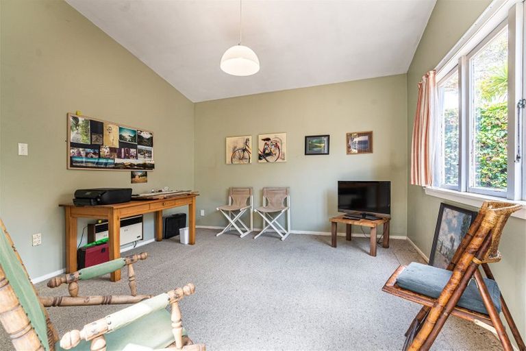 Photo of property in 1/9 Old Lake Road, Narrow Neck, Auckland, 0624