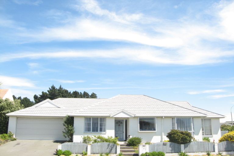 Photo of property in 2/7 Orlando Crescent, Waimairi Beach, Christchurch, 8083