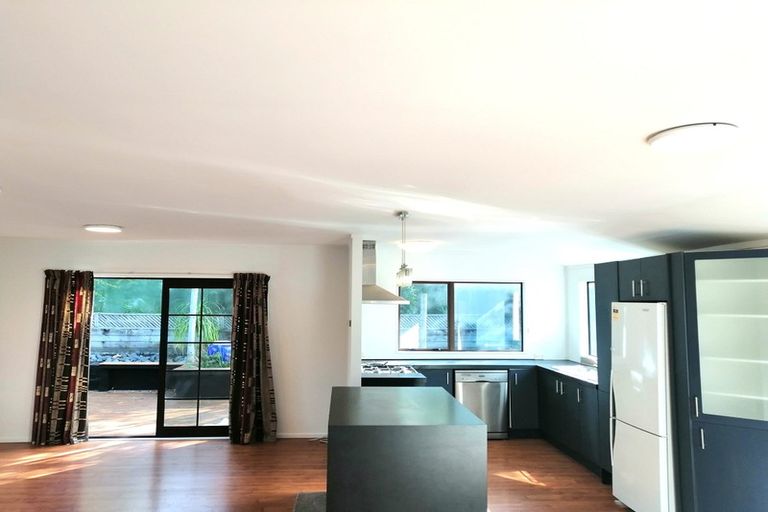 Photo of property in 1/11 Strabo Place, Windsor Park, Auckland, 0632