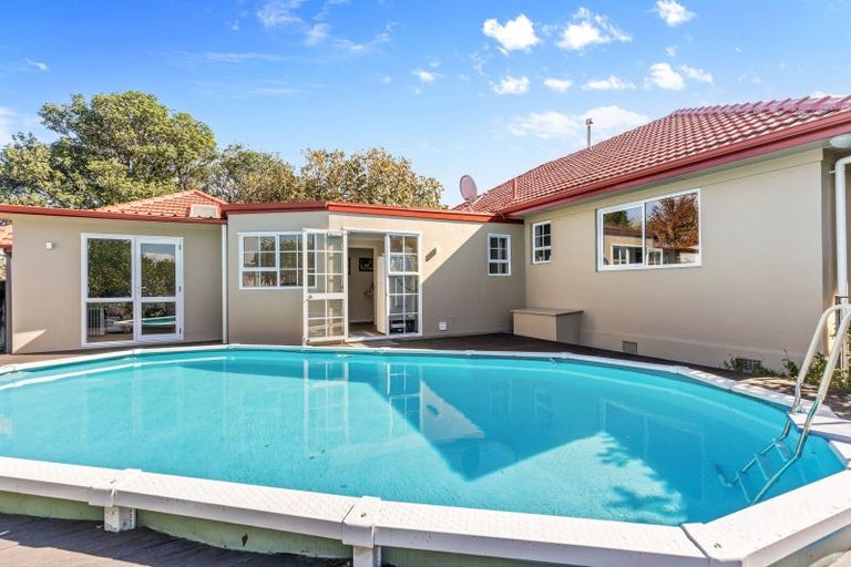 Photo of property in 305 Mangorei Road, Merrilands, New Plymouth, 4312