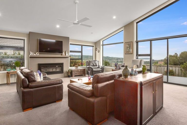 Photo of property in 9 Greenstone Place, Aotea, Porirua, 5024