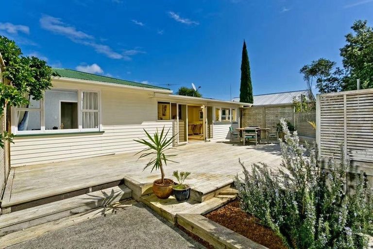 Photo of property in 6 Da Vinci Place, West Harbour, Auckland, 0618
