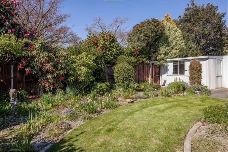 Photo of property in 2/208 Waimairi Road, Ilam, Christchurch, 8041