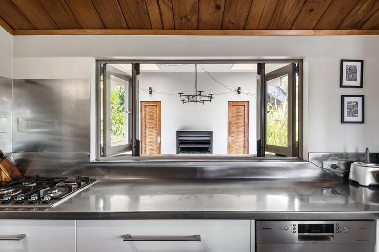 Photo of property in 22 Surville Place, Mairangi Bay, Auckland, 0630