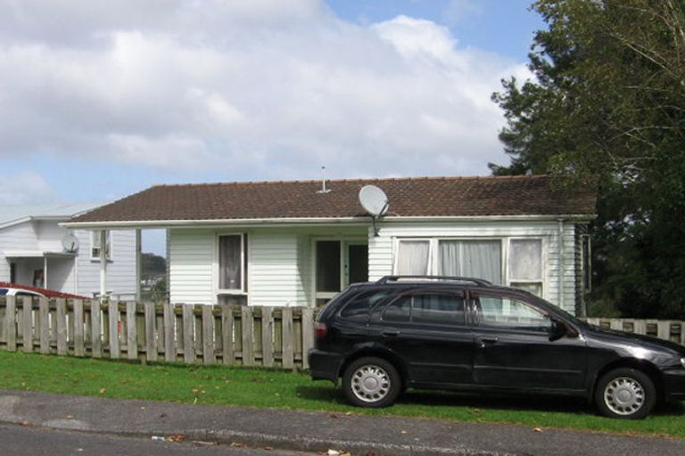 Photo of property in 17 Glenbervie Crescent, Massey, Auckland, 0614