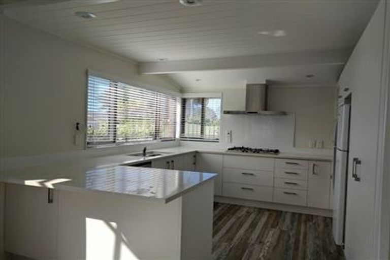 Photo of property in 1/13 Frater Avenue, Milford, Auckland, 0620