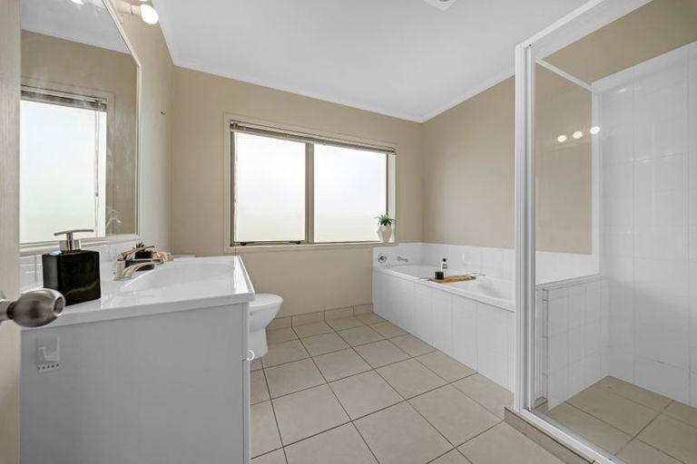 Photo of property in 6 Luna Place, Henderson, Auckland, 0612