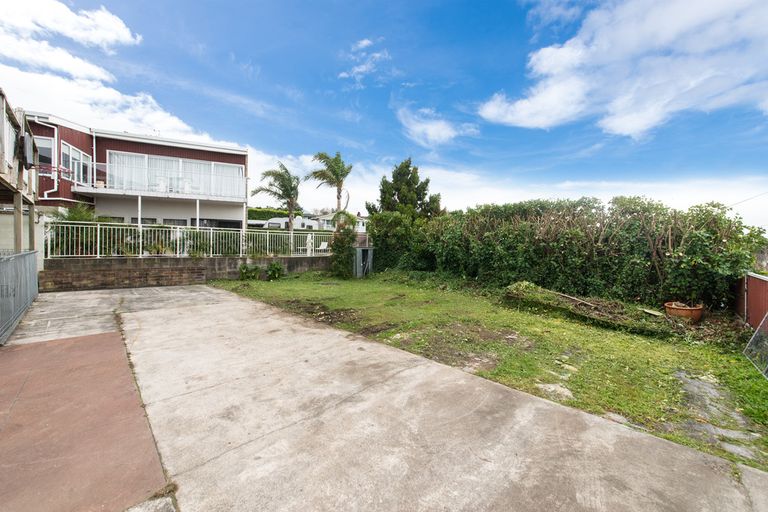 Photo of property in 91 Waimumu Road, Massey, Auckland, 0614
