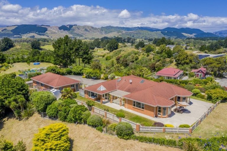 Photo of property in 31 Flaxmere Street, Waikanae Beach, Waikanae, 5036