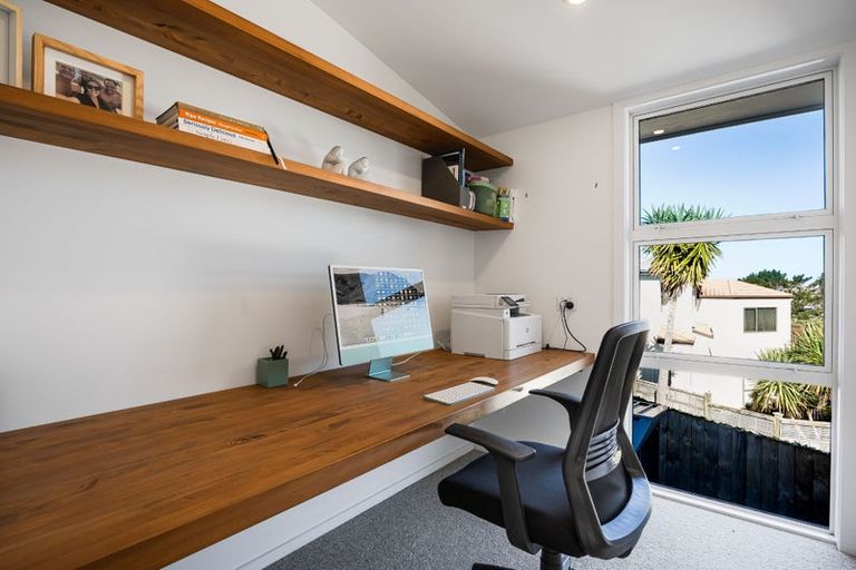 Photo of property in 34 Parr Terrace, Castor Bay, Auckland, 0620