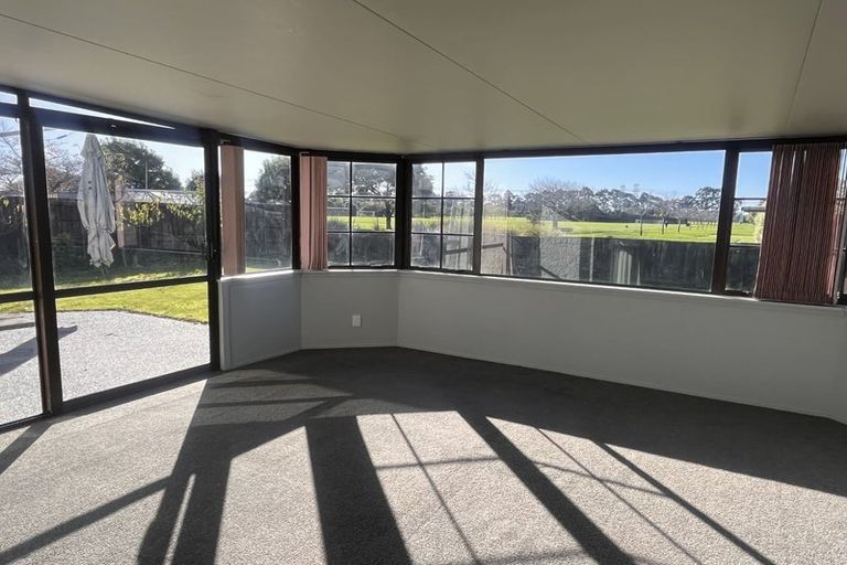 Photo of property in 32 Karnak Crescent, Russley, Christchurch, 8042
