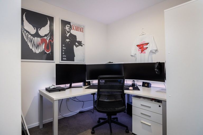 Photo of property in 25 Birdwood Avenue, Moturoa, New Plymouth, 4310