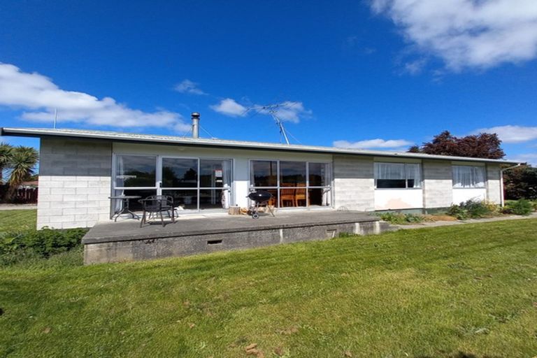 Photo of property in 1 Grove Burn Road, Tuatapere, 9620