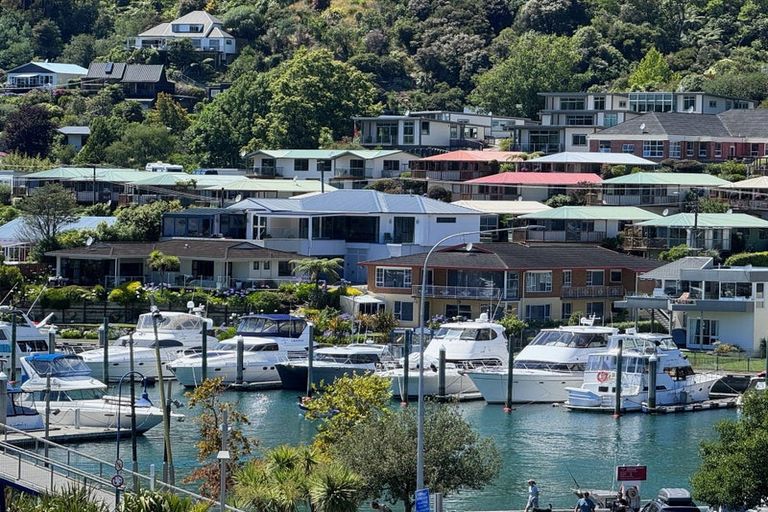 Photo of property in Oxleys Rock Apartments, 401/6 London Quay, Picton, 7220