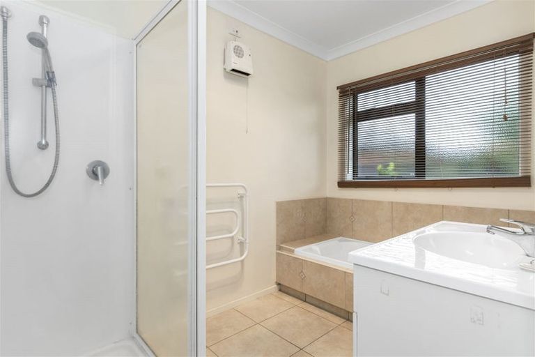 Photo of property in 18 Sarah Place, Papamoa Beach, Papamoa, 3118