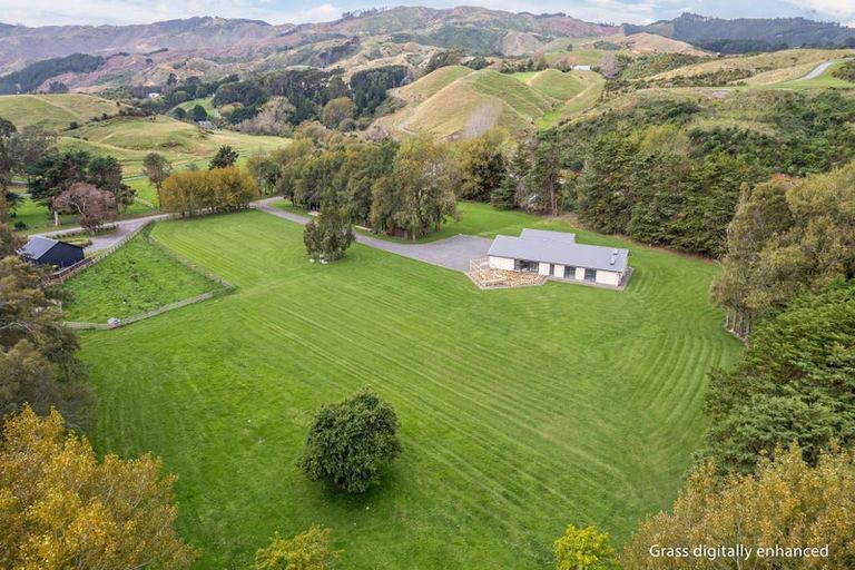 Photo of property in 405 Paekakariki Hill Road, Paekakariki Hill, Porirua, 5381