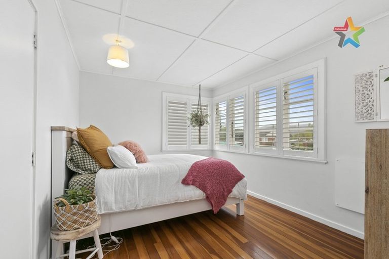 Photo of property in 114 Waddington Drive, Naenae, Lower Hutt, 5011