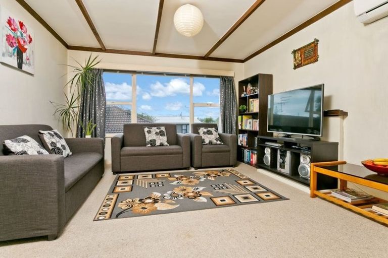 Photo of property in 1/178 Archers Road, Glenfield, Auckland, 0629