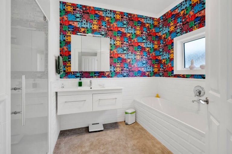 Photo of property in 30 Kahikatea Street, Inglewood, 4330