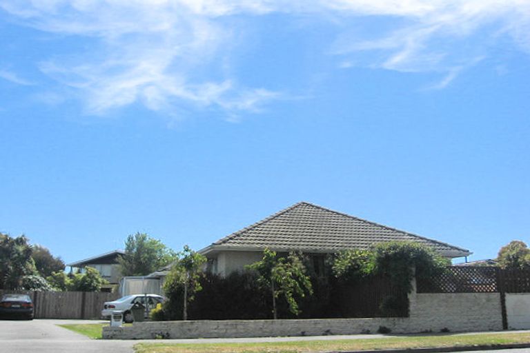 Photo of property in 2/108 Lake Terrace Road, Burwood, Christchurch, 8061