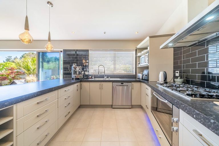 Photo of property in 41 Mount Marua Way, Timberlea, Upper Hutt, 5018