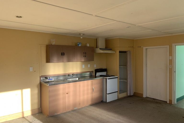 Photo of property in 5 Meredith Street, Patea, 4520