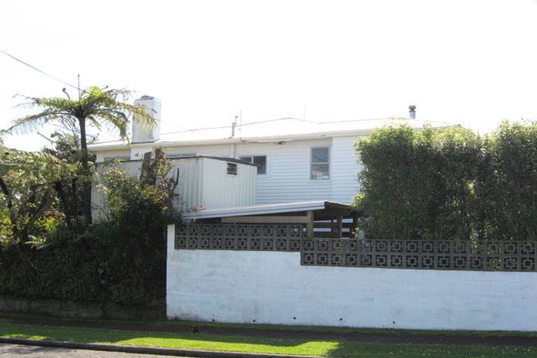 Photo of property in 10 York Crescent, Westown, New Plymouth, 4310