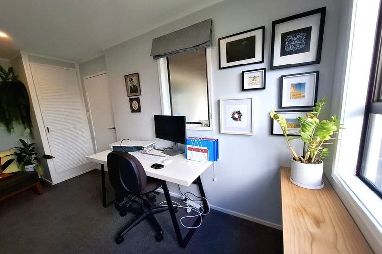 Photo of property in 1/52 Pupuke Road, Hillcrest, Auckland, 0627