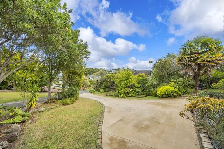 Photo of property in 17 Louise Place, Browns Bay, Auckland, 0630