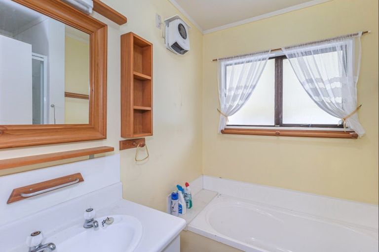 Photo of property in 218 Hokio Beach Road, Levin, 5571