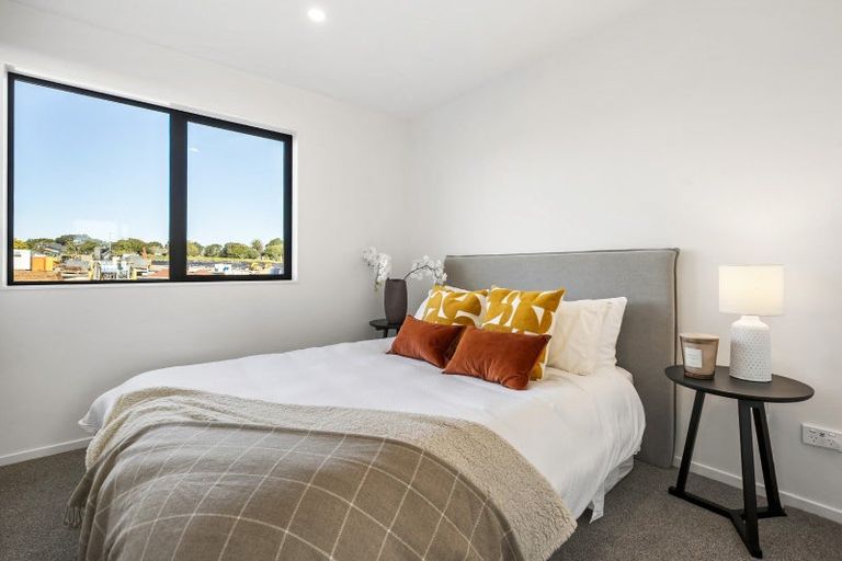 Photo of property in 4/4 Limestone Drive, Hobsonville, 0616