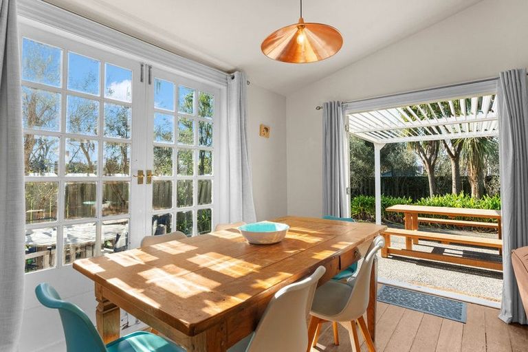 Photo of property in 102 Jellicoe Street, Martinborough, 5711