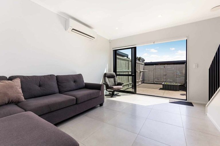 Photo of property in 1b Waituarua Drive, Takanini, 2112