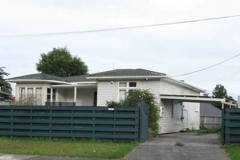 Photo of property in 303a Royal Road, Massey, Auckland, 0614