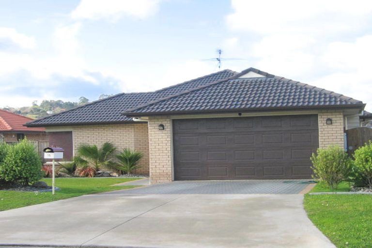 Photo of property in 16 Mordane Place, Flat Bush, Auckland, 2016