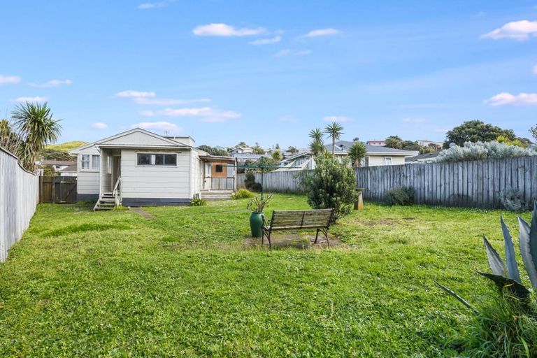 Photo of property in 111 Te Pene Avenue, Titahi Bay, Porirua, 5022