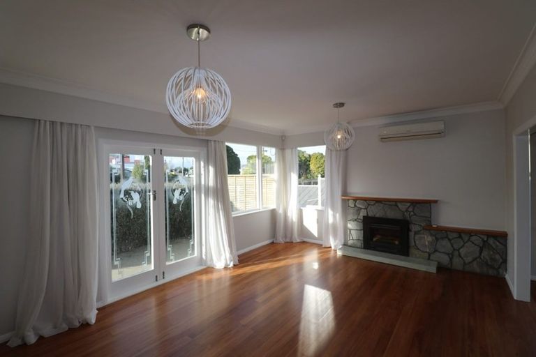 Photo of property in 12 Highbury Drive, Levin, 5510