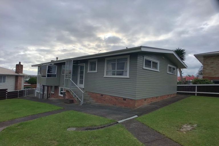 Photo of property in 14 Carole Crescent, Pakuranga, Auckland, 2010