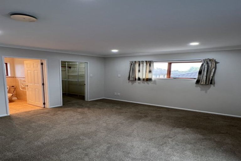 Photo of property in 67 Glenveagh Park Drive, Weymouth, Auckland, 2103