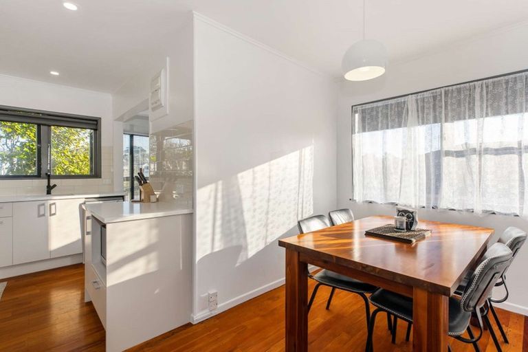 Photo of property in 20 Kirby Street, Glendene, Auckland, 0602