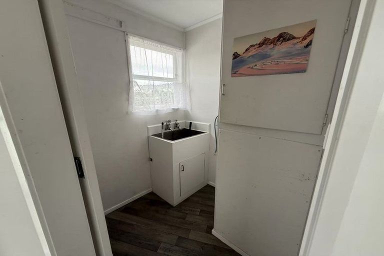 Photo of property in 21 Minaret Drive, Bucklands Beach, Auckland, 2014
