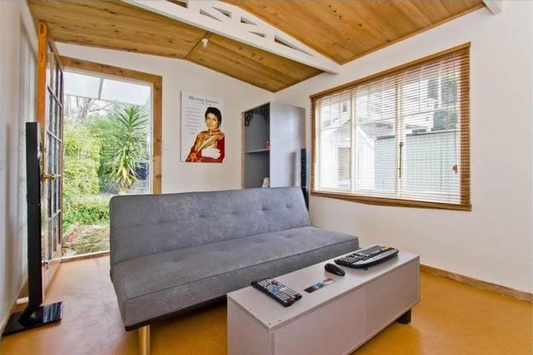 Photo of property in 2/10 Alma Street, Te Atatu South, Auckland, 0610